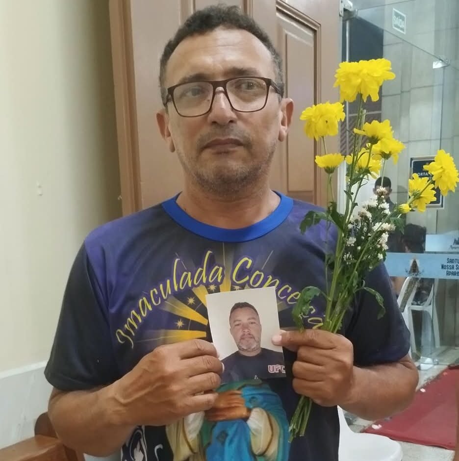"Pedi à Nossa Senhora Aparecida pela nossa saúde, do meu sobrinho que sofreu um acidente de moto e está em Boa Vista – Roraima, numa situação difícil. Que Deus possa restabelecer a saúde dele e de nós todos", disse o devoto Francisco Souza.